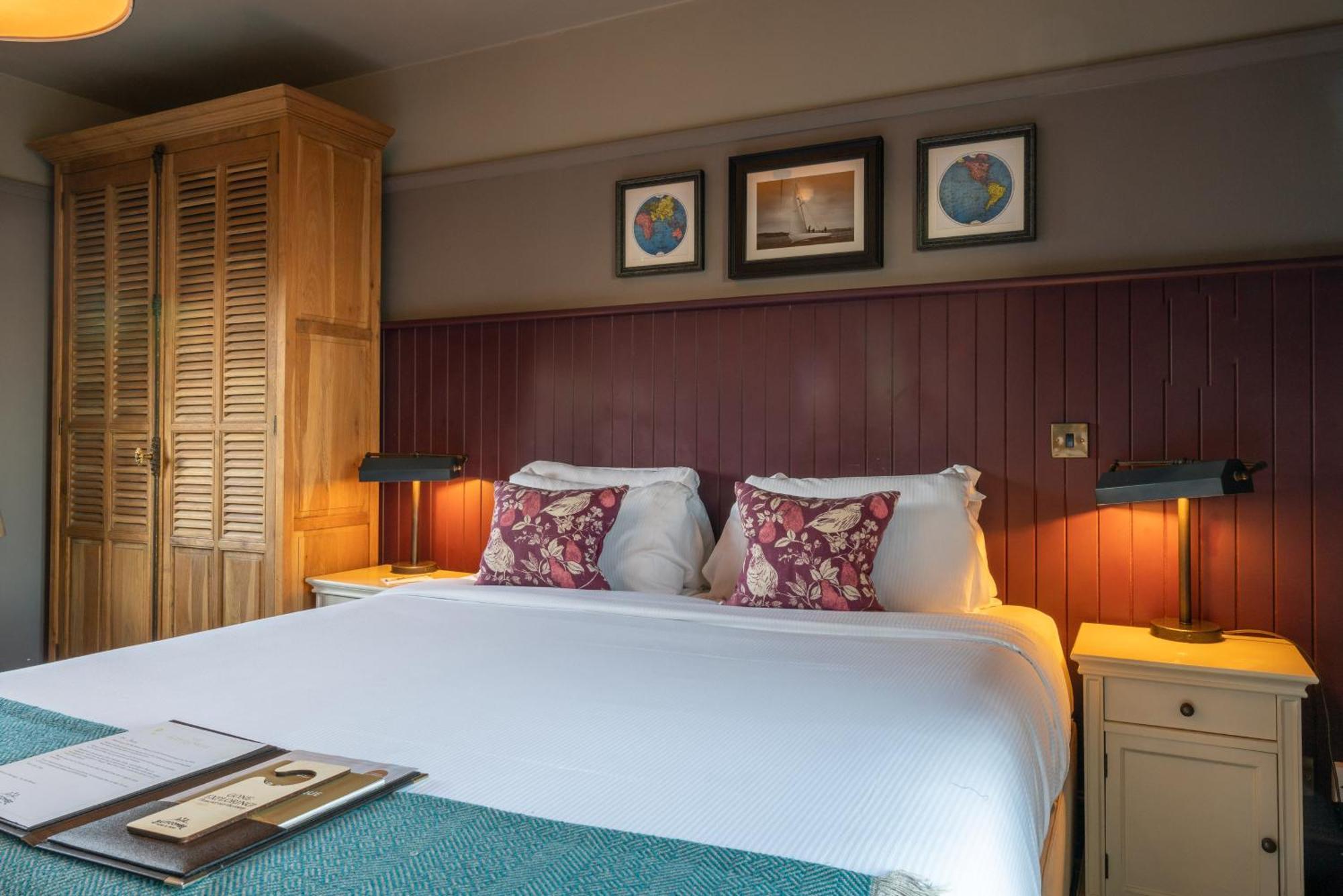 The Mayflower Lymington Esterno foto