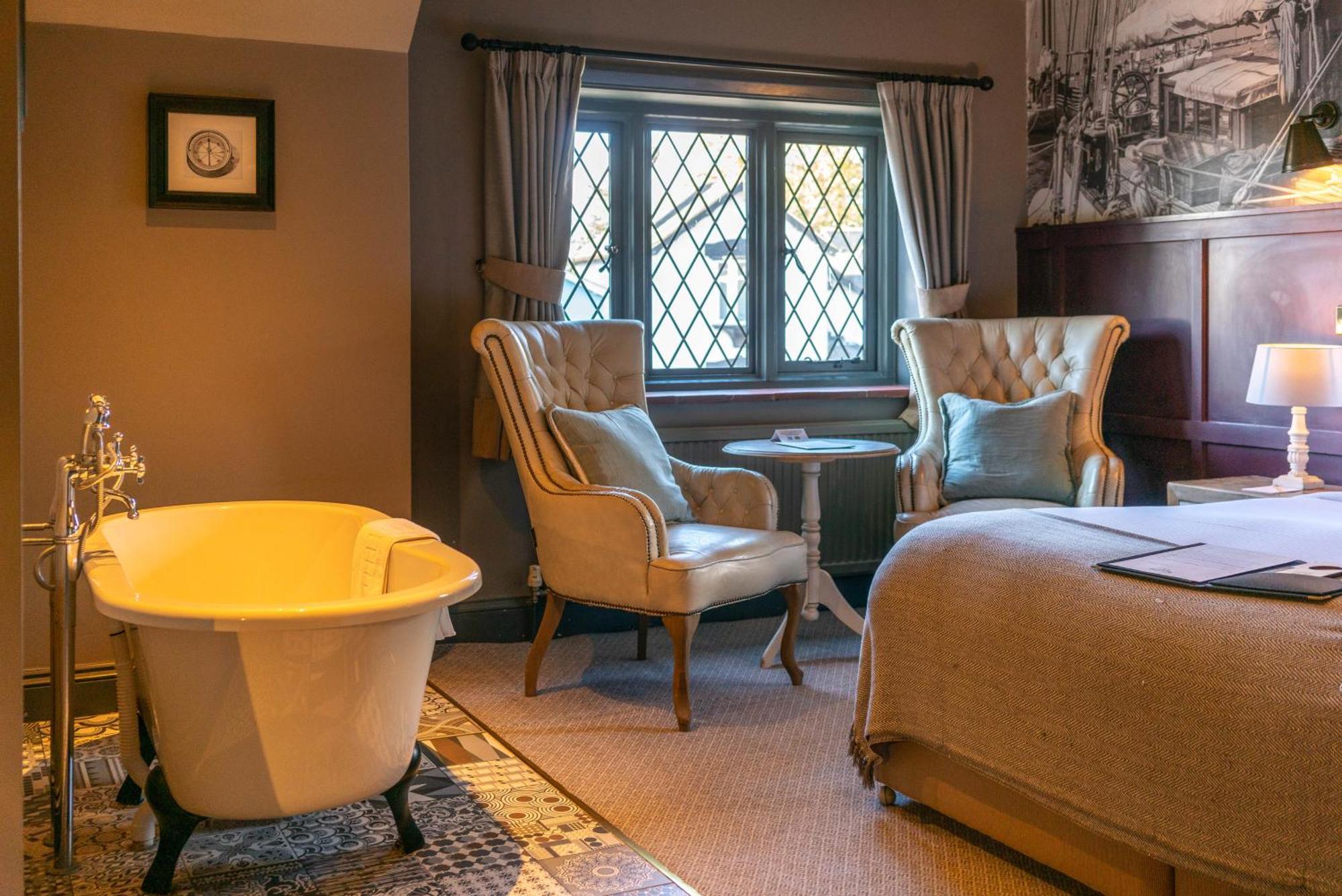 The Mayflower Lymington Esterno foto