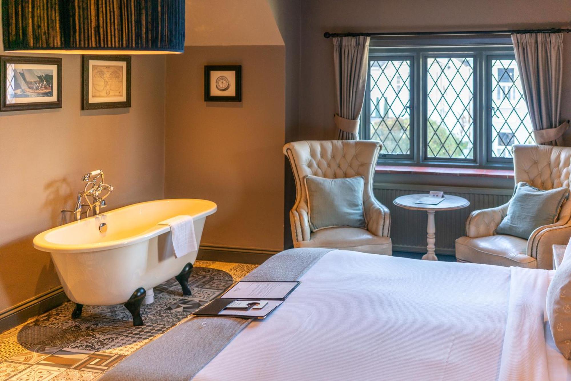The Mayflower Lymington Esterno foto