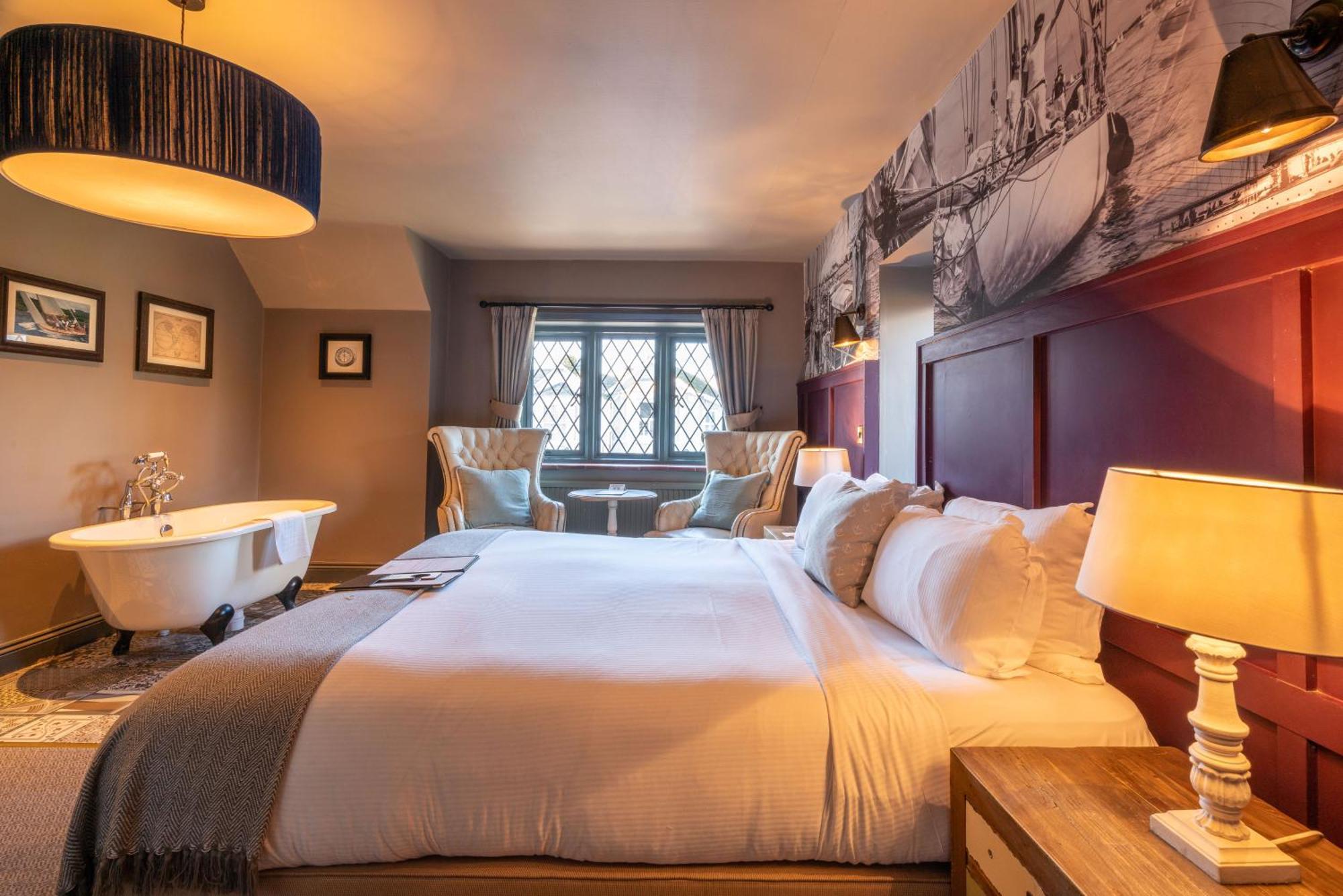 The Mayflower Lymington Esterno foto