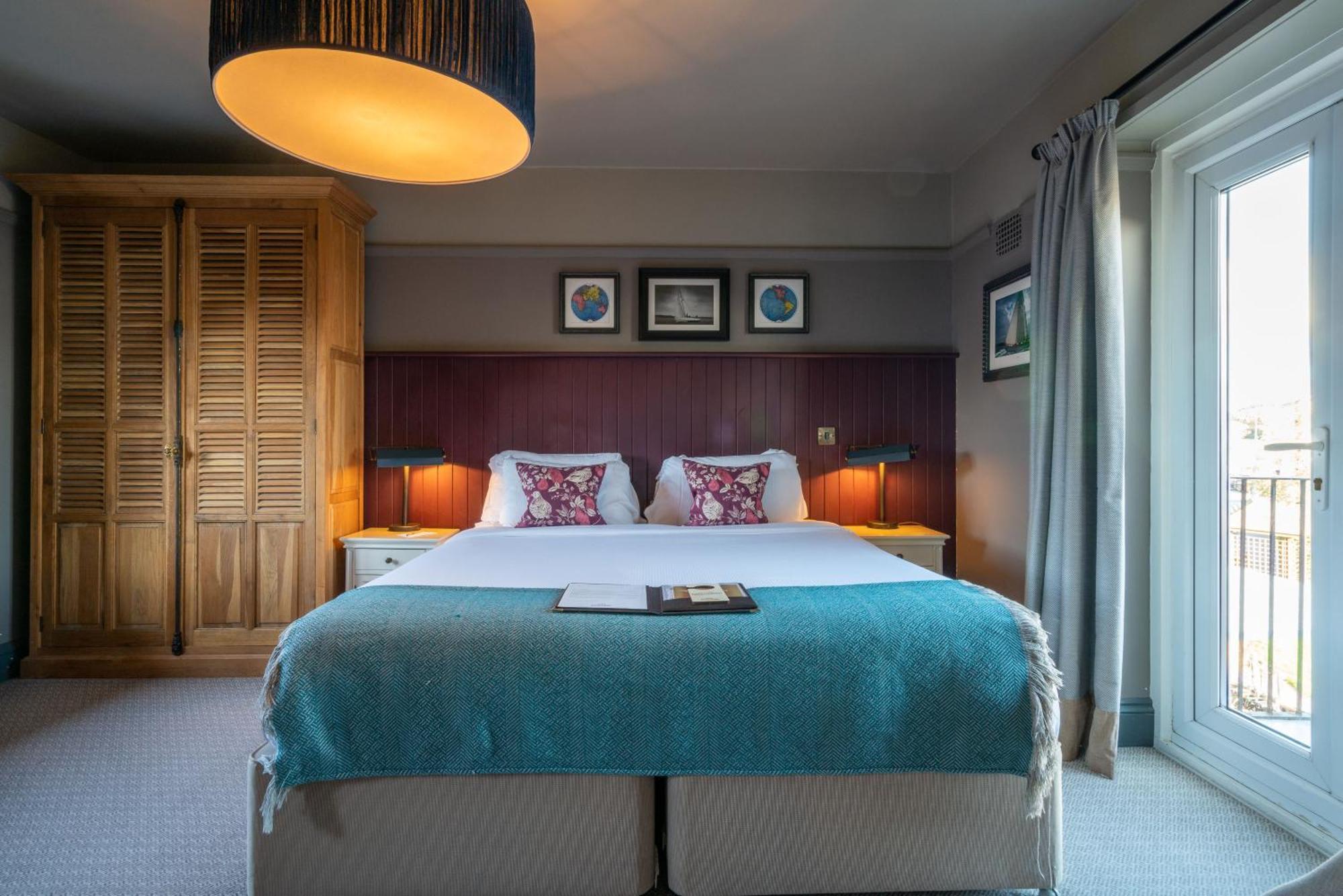 The Mayflower Lymington Esterno foto