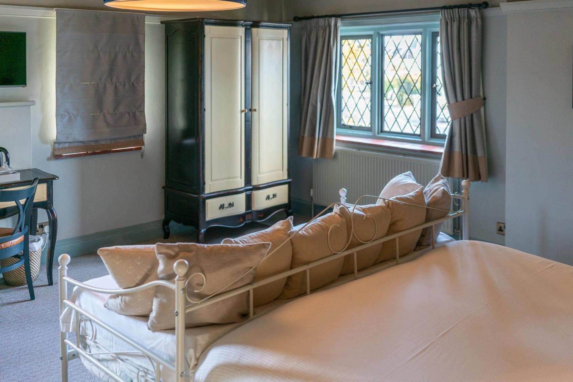 The Mayflower Lymington Esterno foto