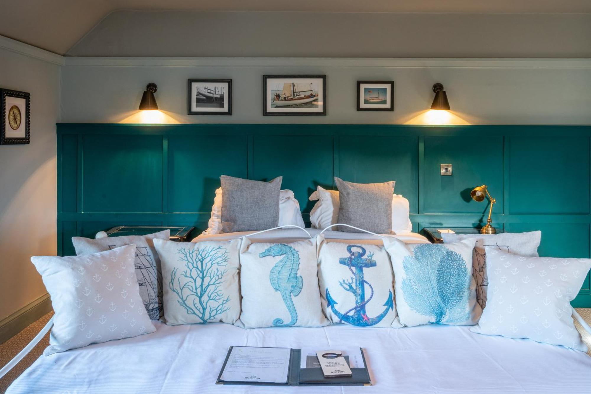 The Mayflower Lymington Esterno foto